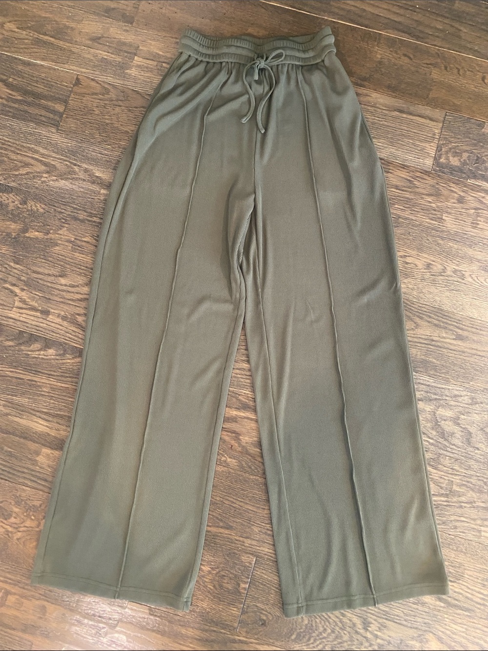 Wide-Leg Drawstring Pants in Olive Green - Picture 7 of 10
